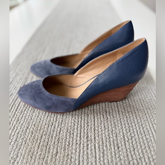 Violet & Red Dusty Blue Suede Leather High Heel Wedges Dressy Shoes Size 9 - Picture 2 of 8